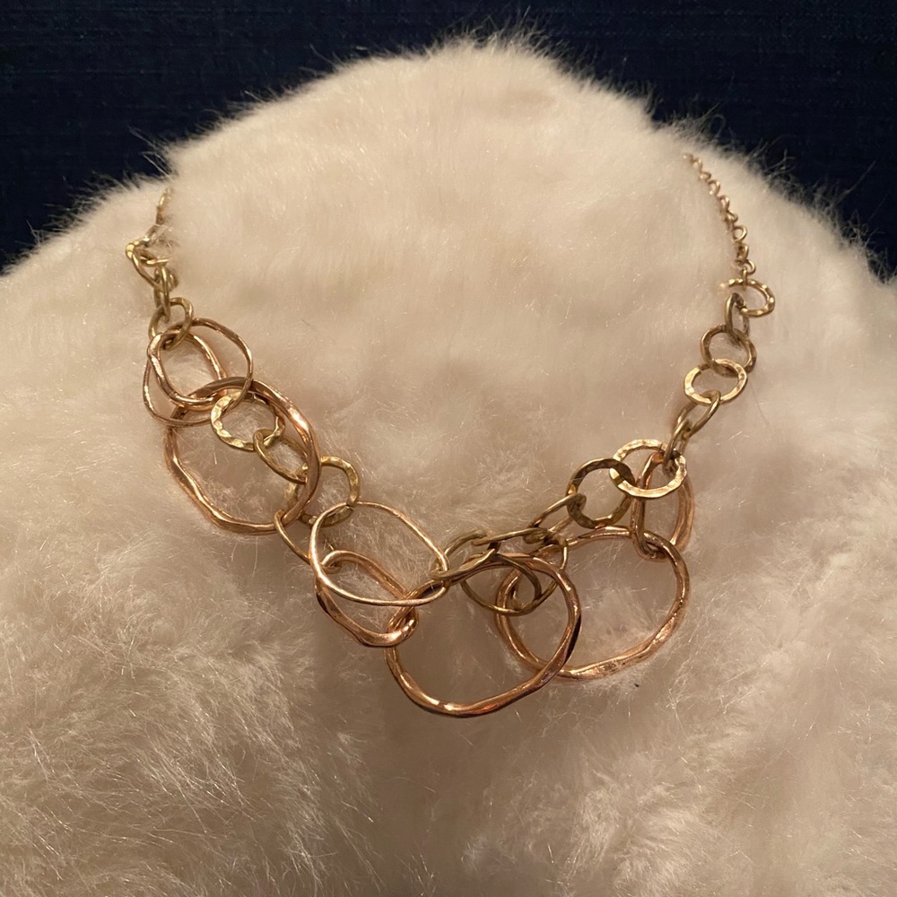 Great fun gold necklace with circulars rings. - Picture 3 of 11